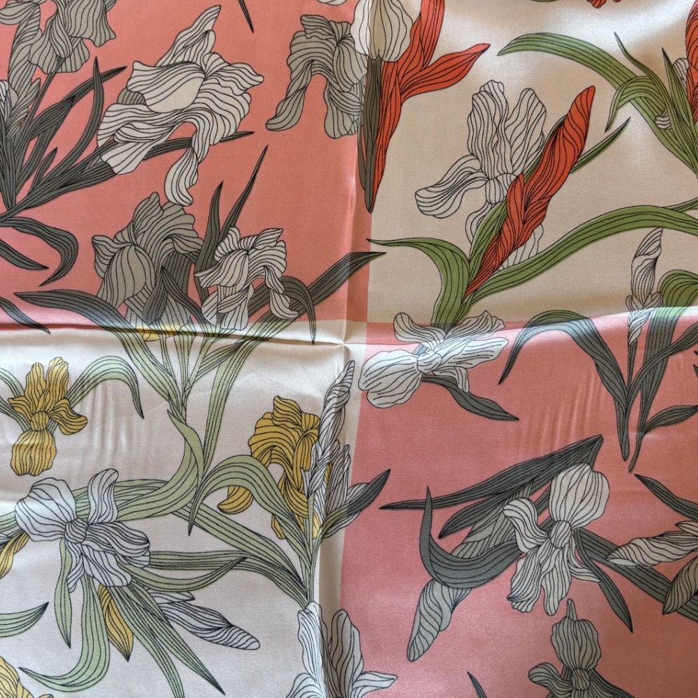 Tørklæde blomster i skiftende pink og hvid 007